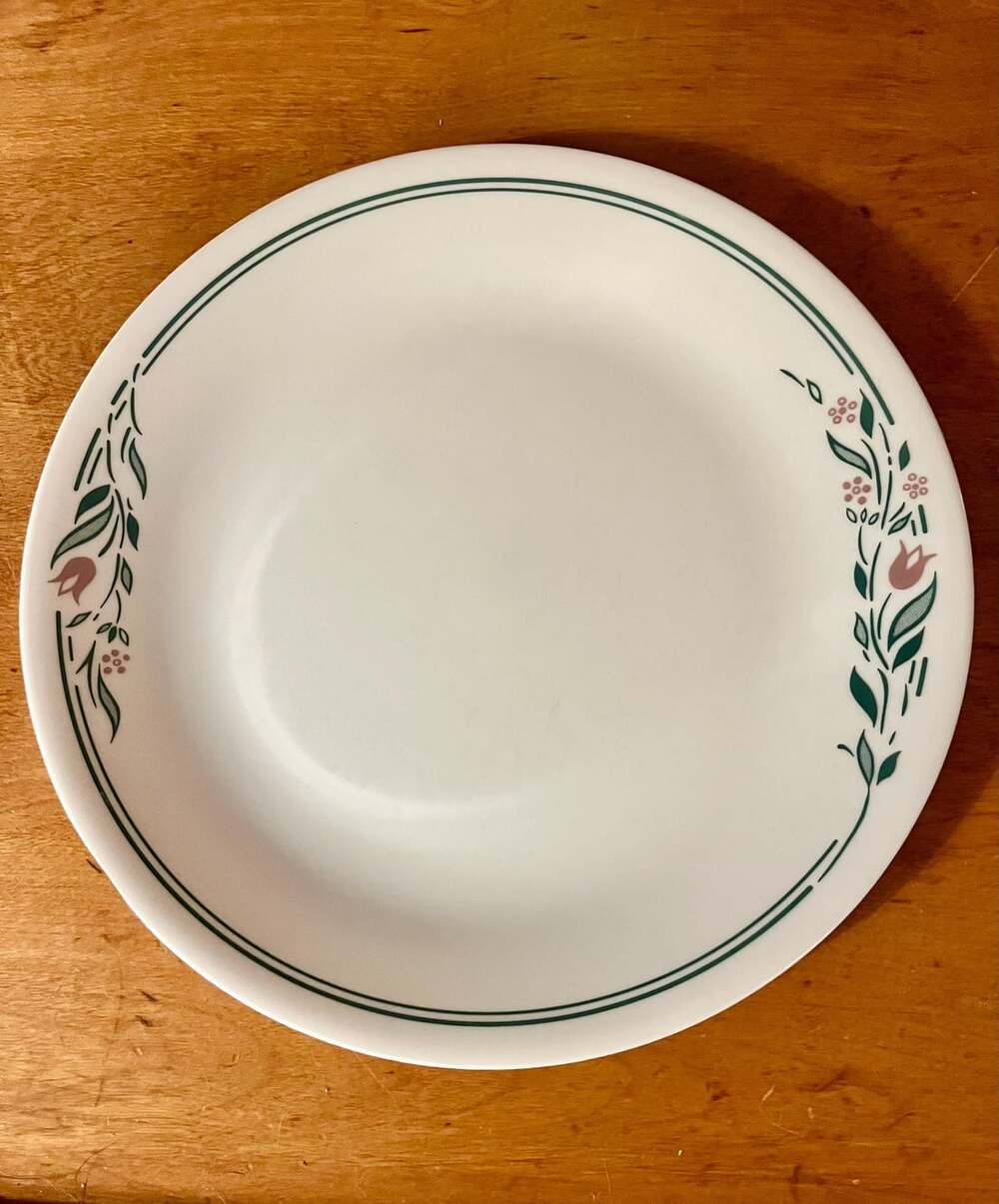 Vintage Corelle Dinner Plate – Rosemarie Pattern – Discontinued Design | Gently